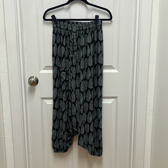 Woman’s Harem Pants - Blue and‎ Navy Leaf Batik Print - Picture 1 of 9